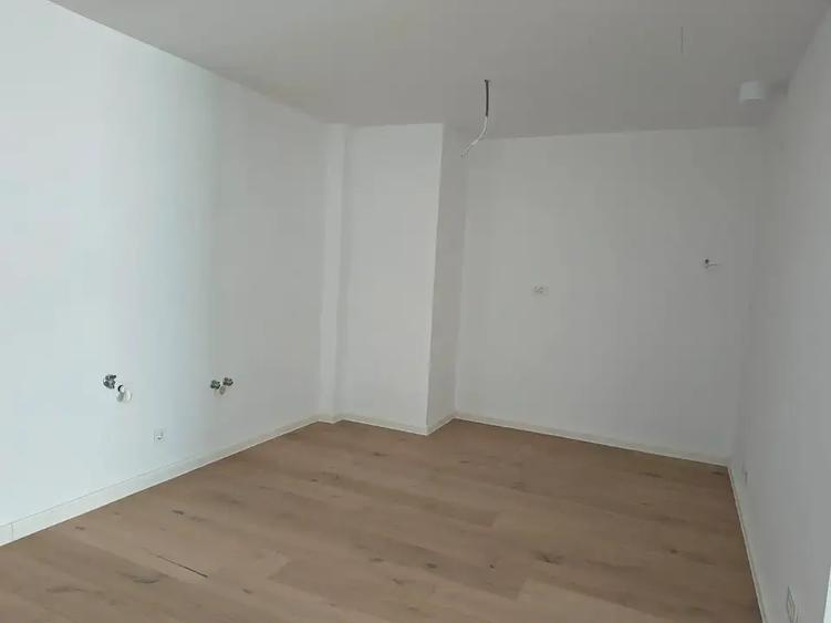 Apartament cu 3 camere decomandat în Aviației