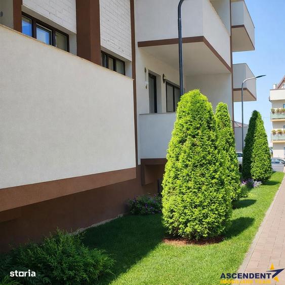 Apartament cu 4 camere decomandat în Tractorul