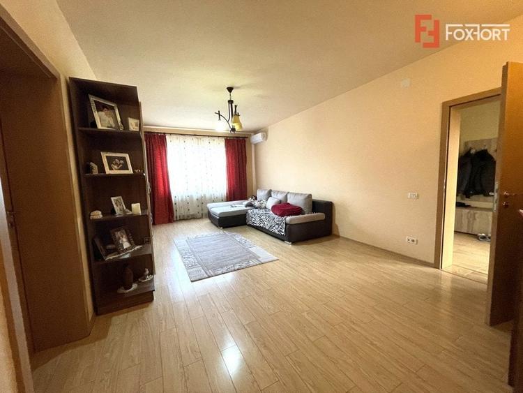 Casă individuală cu 7 camere cu Canalizare în Dumbrăvița