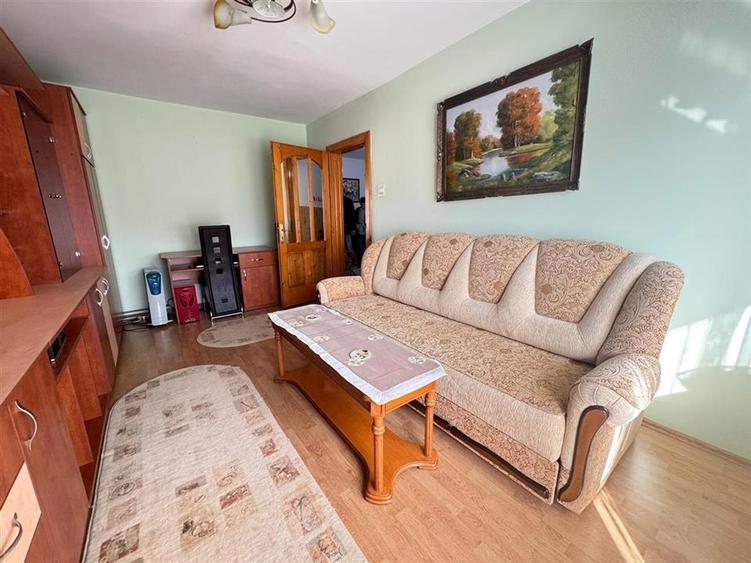 Apartament cu 3 camere decomandat, mobilat în Valea Aurie