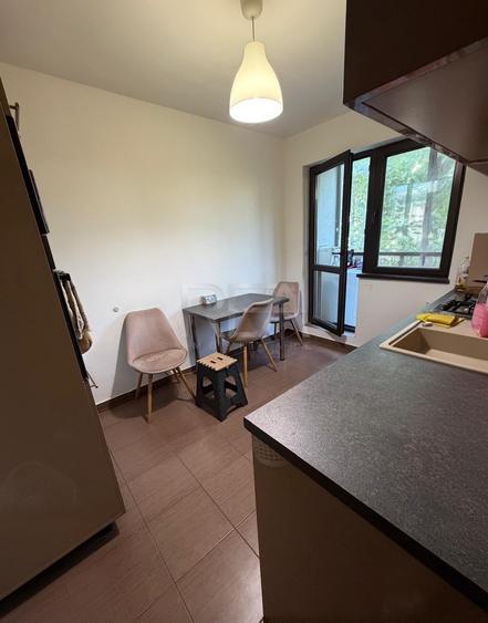 Apartament cu 2 camere semidecomandat, mobilat în Berceni
