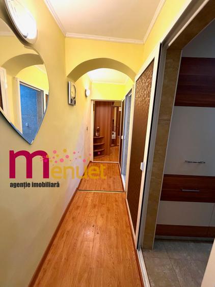 Casă cu 5 camere cu Teren 230 Mp în Păcii