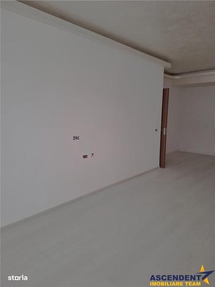 Apartament cu 2 camere decomandat în Tractorul