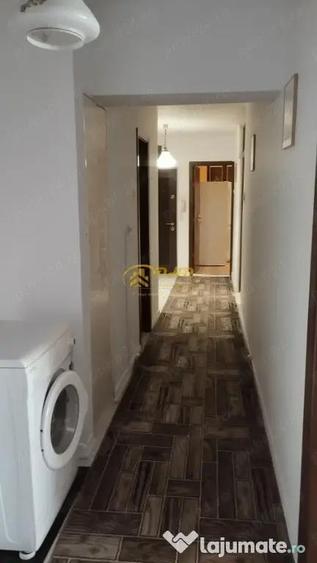 Apartament cu 3 camere decomandat în Hala Centrală