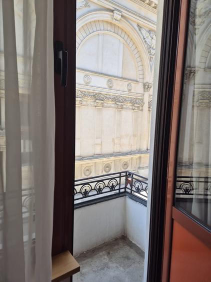 Apartament cu 3 camere decomandat în Calea Victoriei