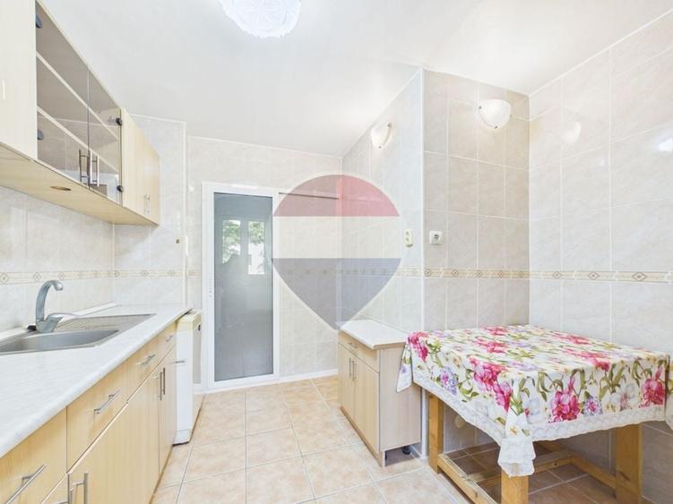 Apartament cu 3 camere decomandat, mobilat în Titan