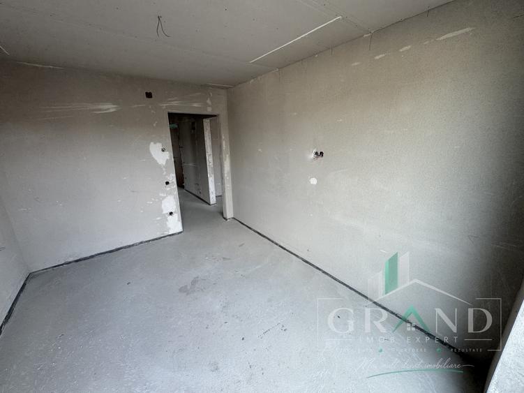 Apartament cu 3 camere semidecomandat în Andrei Mureșanu