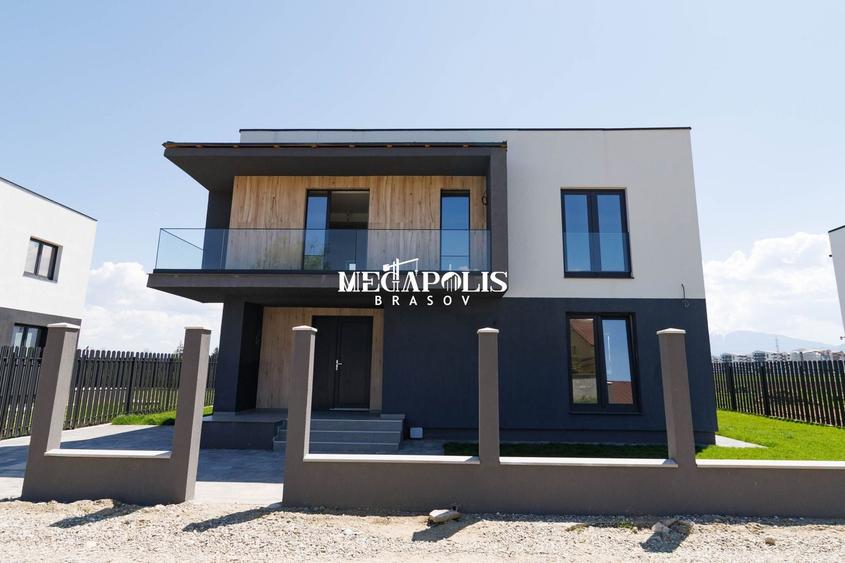Casă individuală cu 4 camere cu Canalizare în Sânpetru