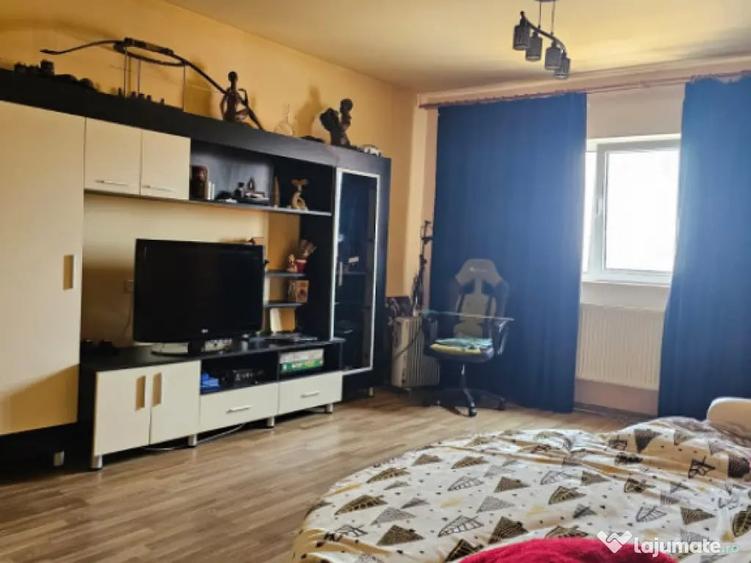 Casă cu 8 camere cu Teren 166 Mp în Central