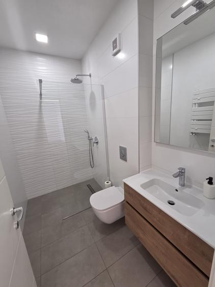 Apartament cu 4 camere decomandat în Națiunile Unite