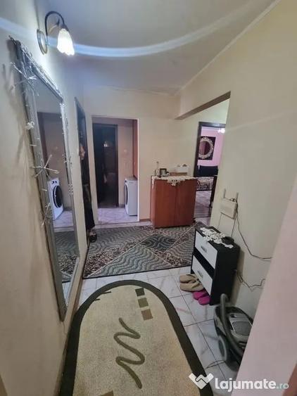 Apartament cu 4 camere decomandat în Dacia