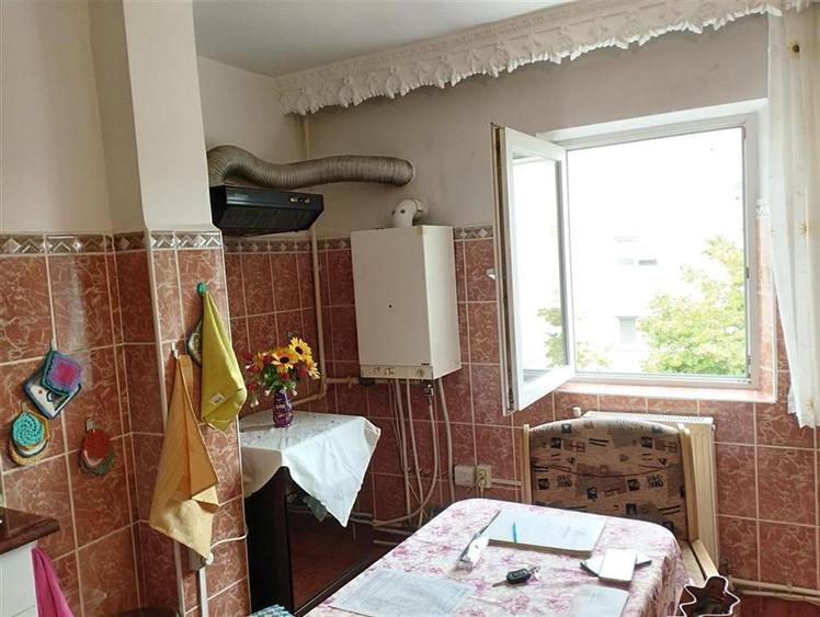 Apartament cu 3 camere decomandat, mobilat în Bistrița Lac