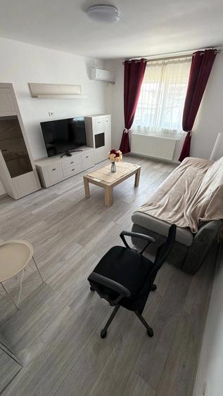 Apartament cu 2 camere decomandat în 1 Decembrie