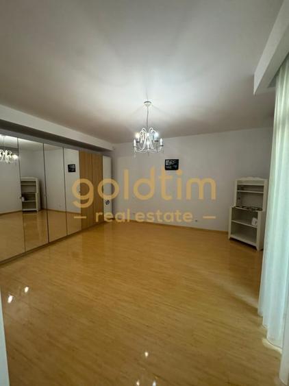 Apartament cu 4 camere semidecomandat, mobilat în Iancu Nicolae