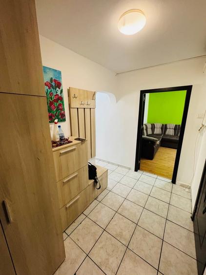 Apartament cu 3 camere decomandat în Drumul Taberei