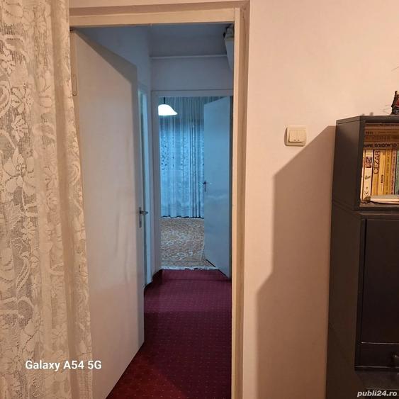 Apartament cu 3 camere semidecomandat în Aluniș
