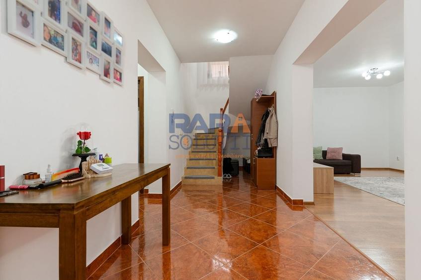 Casă individuală cu 4 camere cu Canalizare în Central