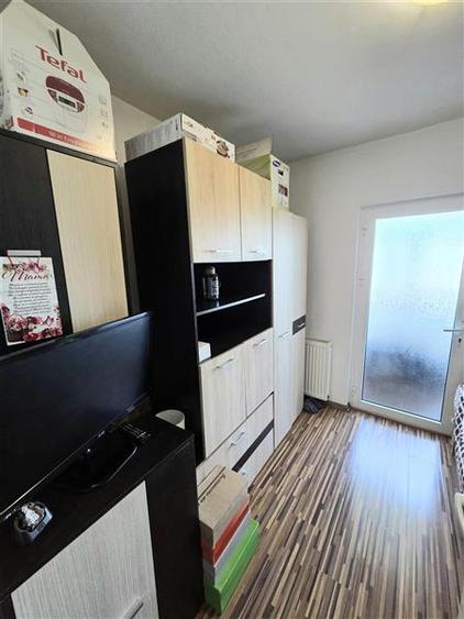 Apartament cu 3 camere semidecomandat, mobilat în Inel II