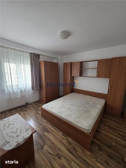 Apartament cu 3 camere decomandat în Soarelui