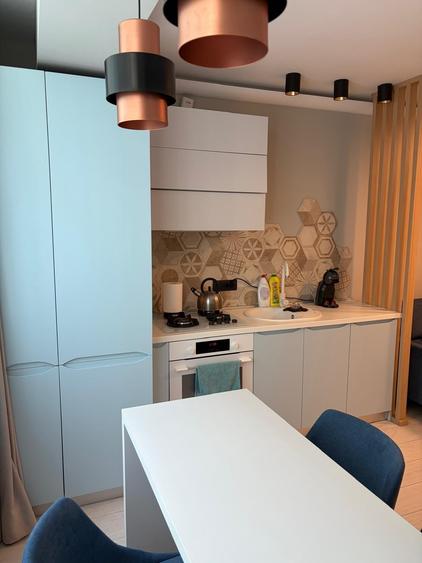 Apartament cu 3 camere semidecomandat, mobilat în Năvodari