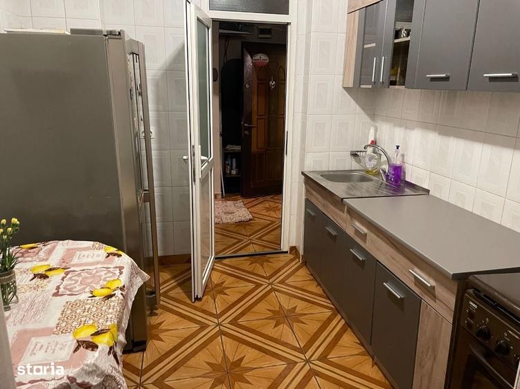 Apartament cu 3 camere decomandat în 9 Mai