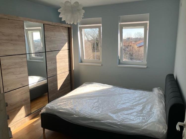Apartament cu 3 camere semidecomandat, mobilat în Aradului