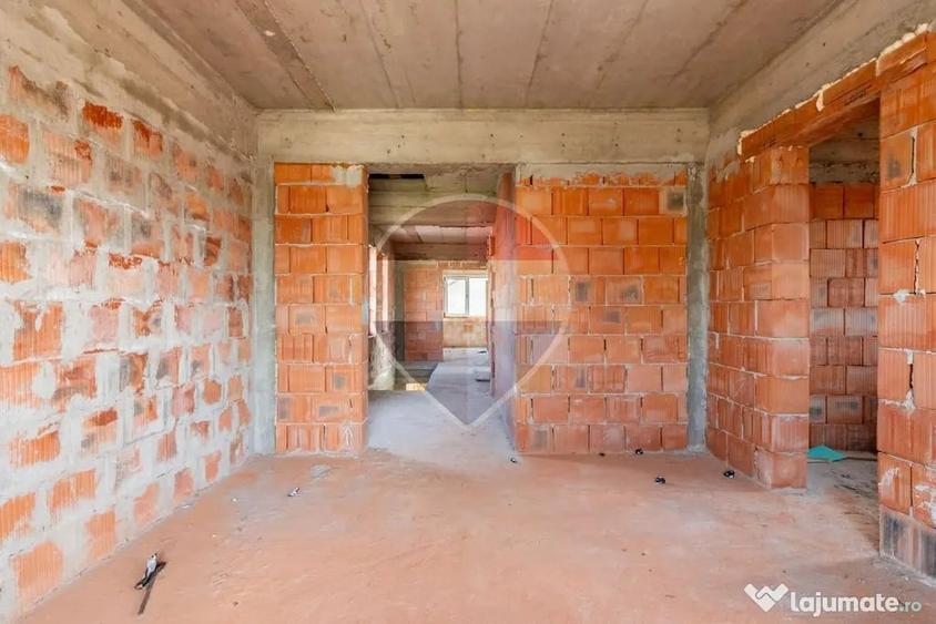 Casă cu 5 camere cu Teren 264 Mp în Central