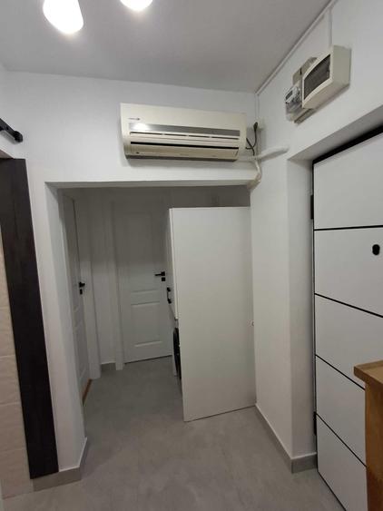 Apartament cu 2 camere decomandat în Hala Centrală