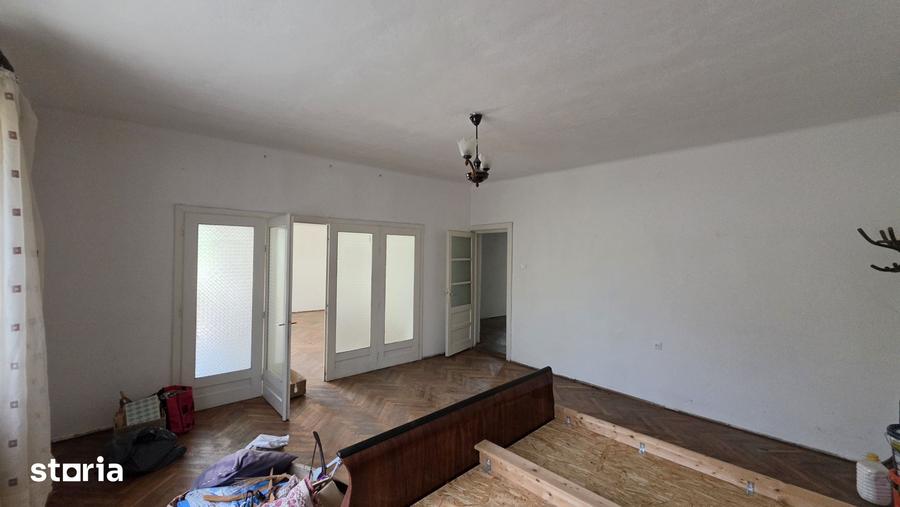 Apartament cu 4 camere în Sub Arini