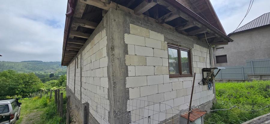 Casă individuală cu 3 camere cu Teren 1000 Mp în Irești