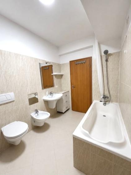Apartament cu 3 camere semidecomandat, mobilat în Torontalului