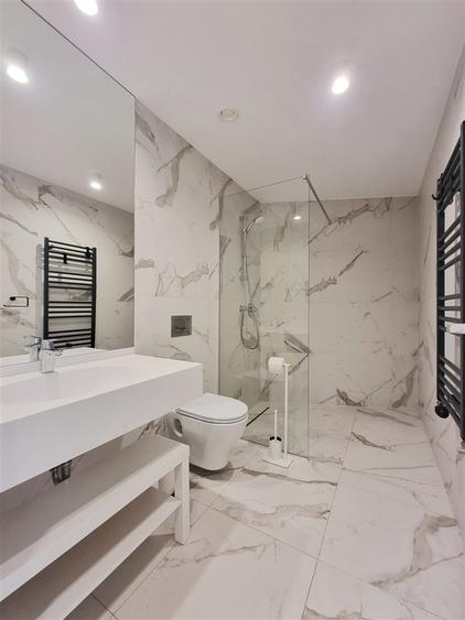 Apartament cu 4 camere semidecomandat, mobilat în Herăstrău