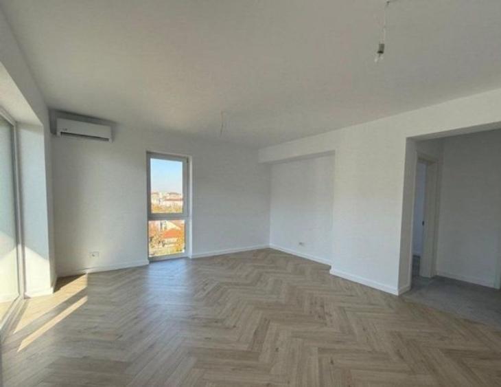 Apartament cu 3 camere decomandat în Nufărul