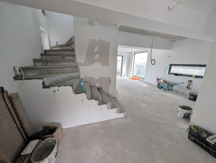 Casă individuală cu 4 camere cu Teren 350 Mp în Tunari
