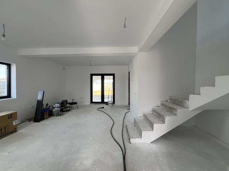 Duplex cu 4 camere cu Canalizare în Urseni