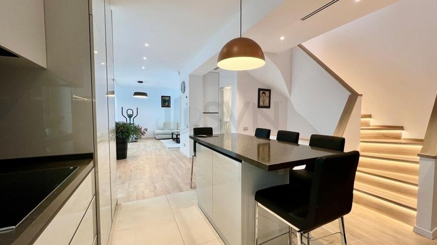 Penthouse cu 4 camere decomandat, mobilat în Dacia