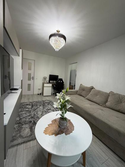 Apartament cu 2 camere semidecomandat, mobilat în Micro 38