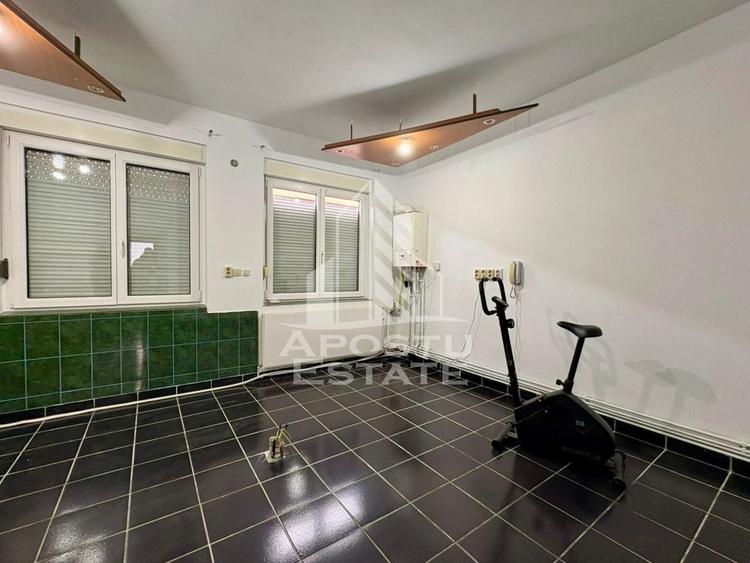 Casă individuală cu 8 camere cu Canalizare în Traian