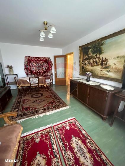 Apartament cu 4 camere decomandat în Titan