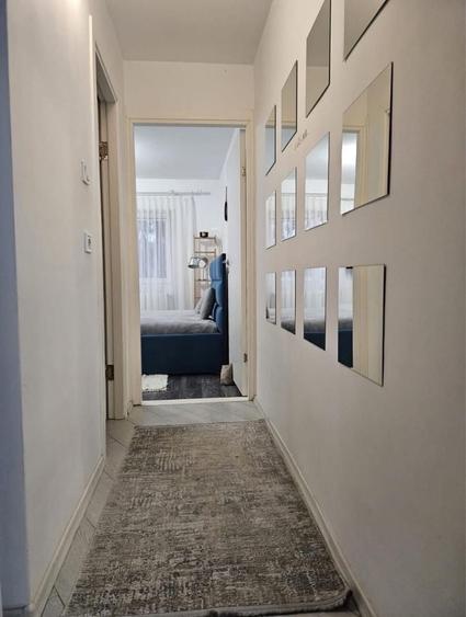 Apartament cu 3 camere semidecomandat în Faleza Nord