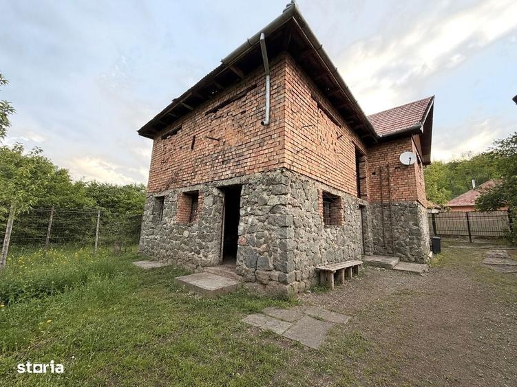 Casă cu 4 camere în Văleni