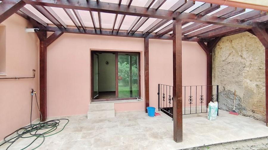 Casă individuală cu 3 camere cu Teren 300 Mp în Central