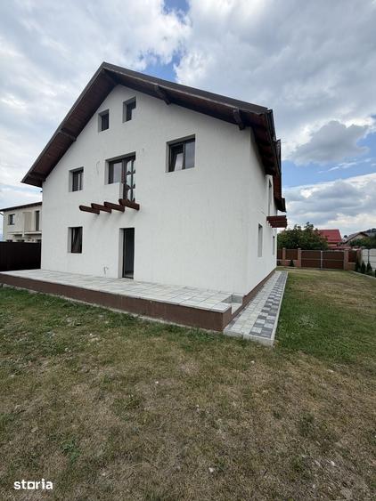 Casă cu 5 camere cu Teren 600 Mp în Tărlungeni