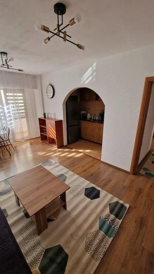 Apartament cu 3 camere decomandat, mobilat în Moșilor