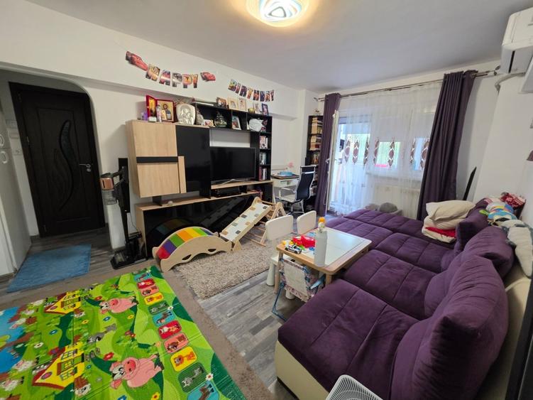 Apartament cu 3 camere semidecomandat în Dristor