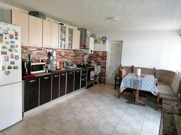 Casă cu 2 camere cu Teren 1600 Mp în Cetea