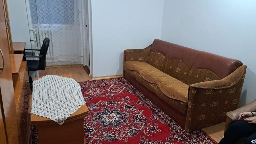 Garsonieră decomandată, mobilată în Nicolina