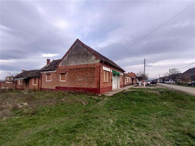 Casă individuală cu 7 camere cu Teren 540 Mp în Berliște