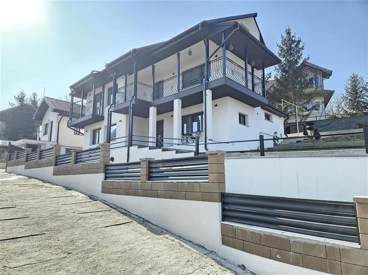 Casă individuală cu 6 camere cu Teren 740 Mp în Vest