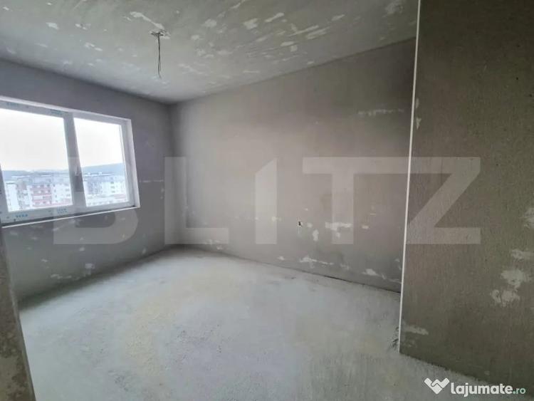Apartament cu 3 camere semidecomandat în Central